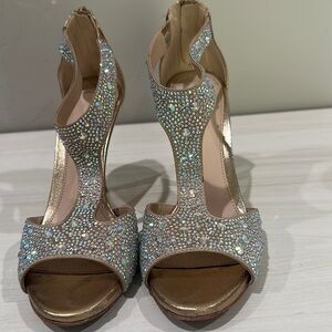 Pelle Moda embellished dress heel size 6.5